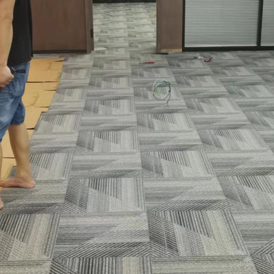 Πλέσιμο χαλί από πλακάκια νάιλον Τυπωμένο χαλί ξενοδοχείου 60,96cmx60,96cm για το εμπορικό δωμάτιο